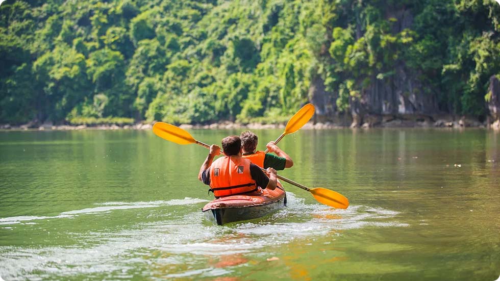 Caiaque na Baía de Halong