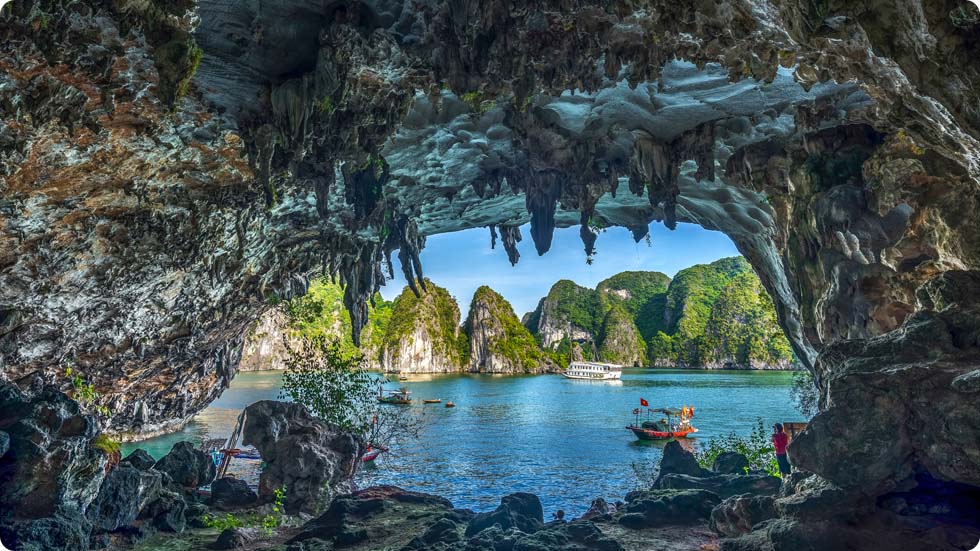 Cavernas e grutas na baía de Halong
